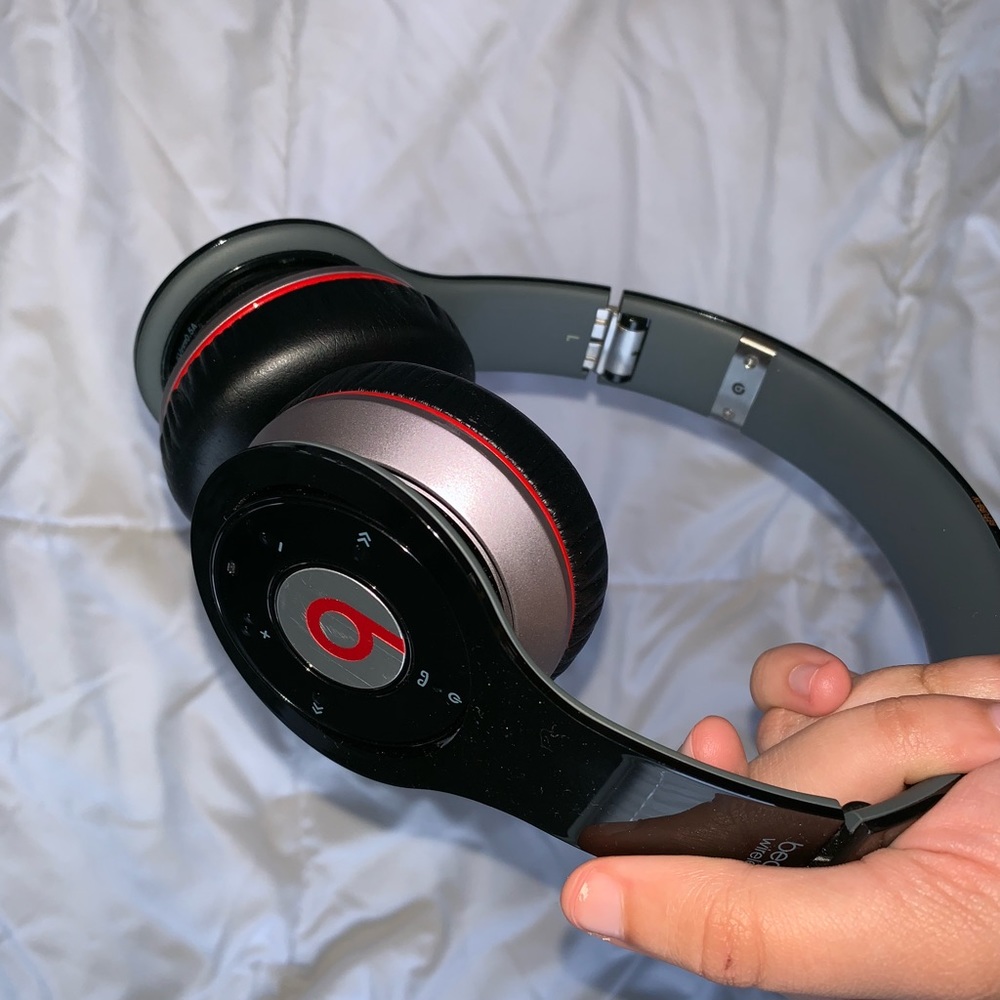 Wireless beats solo